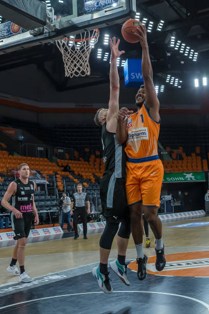 继续扩写这 继续扩写这