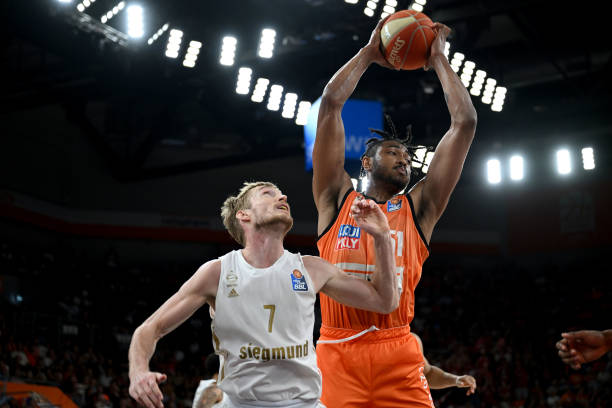 中表现出色 中表现出色